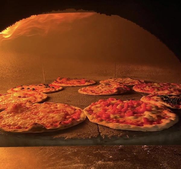 Wood-fired pizza oven